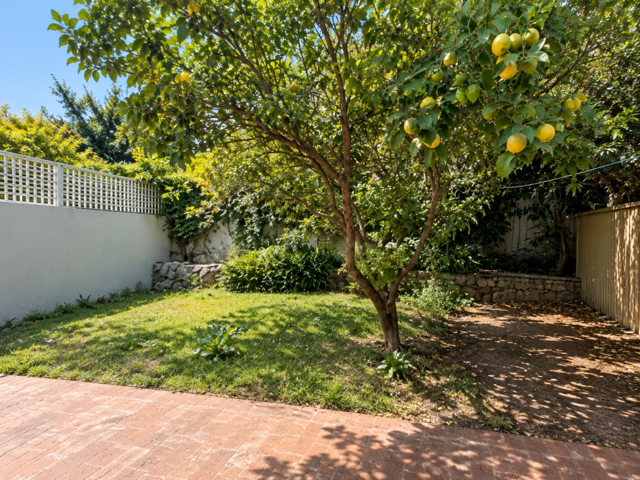 2 Bedroom Property for Sale in Vredehoek Western Cape
